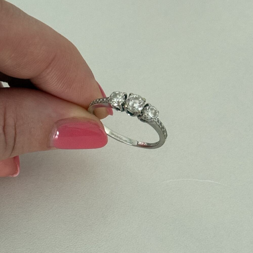 LSC 18K White Gold Genuine Diamond 3 Stone W/ Accents Engagement Band Ring Sz 8 - Picture 13 of 16
